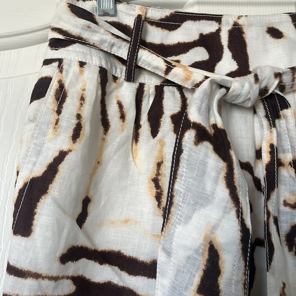 Linen, lined skirt from Banaba Republic. Size 2 with back zipper. - Picture 4 of 4